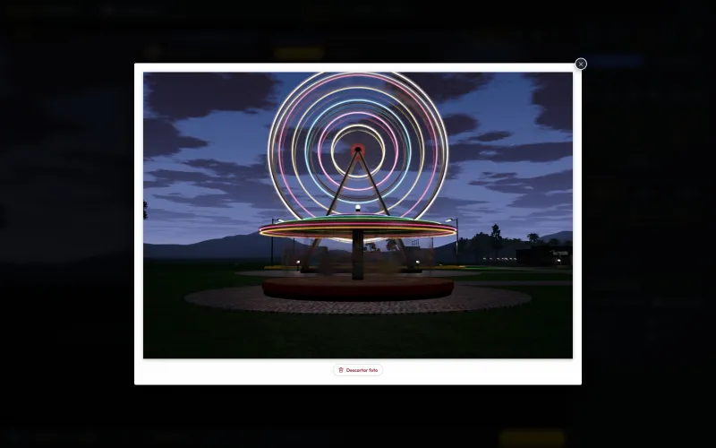La revisión de una exposición de ocho segundos a ƒ/22: la rueda de la fortuna y el carrusel girando dibujan anillos de luz bajo el cielo de la hora azul